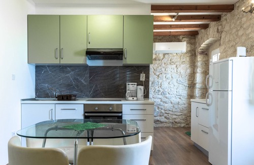 Lokva Rogoznica Casa | Stone house Dario with Finnish sauna and an outdoor hot tub