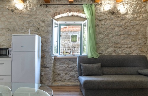 Lokva Rogoznica Casa | Stone house Dario with Finnish sauna and an outdoor hot tub