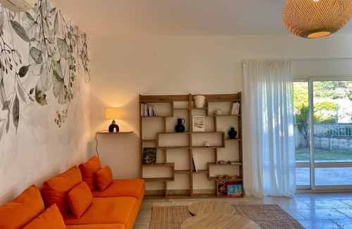 La Roque-sur-Pernes Casa | Stone house Amidst Provence's Beauty