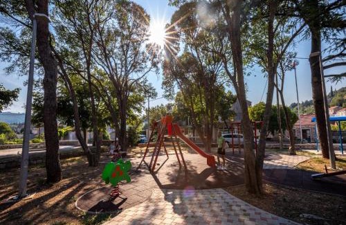 Zrnovo Apartamento | Stone House Harmony -Studio Apartment with Patio and Garden View 2