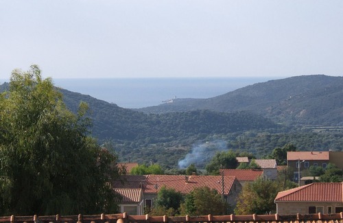 Monacia-d'Aullene Casa | Casa de piedra en un pueblo típico, vista al mar,