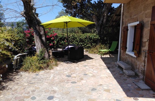Monacia-d'Aullene Casa | Casa de piedra en un pueblo típico, vista al mar,