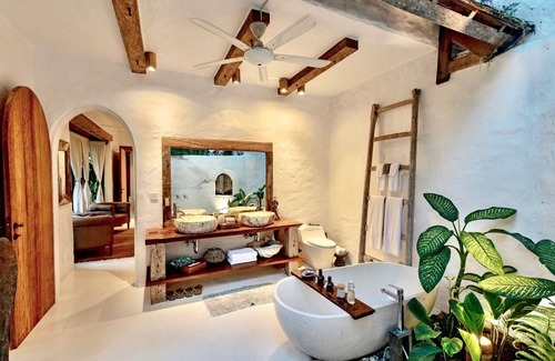 Petulu Hotel | Stone House