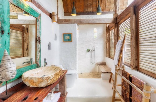 Petulu Hotel | Stone House