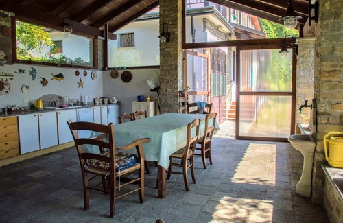 Melazzo Cabaña | casa de piedra rodeada por la naturaleza para unas vacaciones con la familia