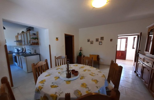 Opatija Casa | Casa de piedra en Dobrec con vistas y jacuzzi