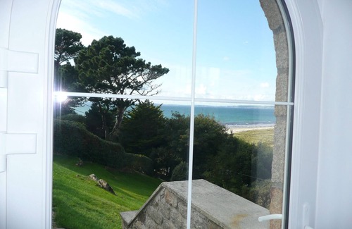 Sainte-Anne-la-Palud Casa | Casa de Piedra en Bretaña con Vista al Mar