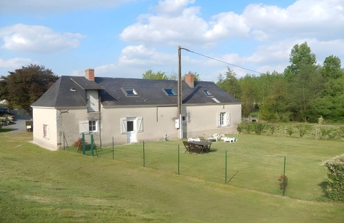 Thoree-les-Pins Casa | Casa de Piedra en La Flèche con Jardín y BBQ