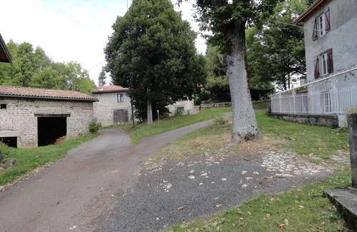 Vollore-Montagne Casa | Casa interior de piedra renovada a 950 m de altitud al pie de una montaña de abetos