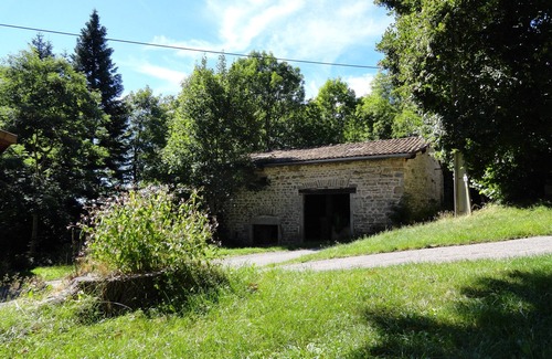 Vollore-Montagne Casa | Casa interior de piedra renovada a 950 m de altitud al pie de una montaña de abetos