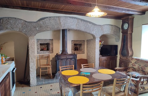 Florentin-la-Capelle Casa | Casa de piedra en aldea tranquila entre Aubrac y Valle del Lot