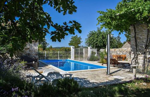 Velim Casa | Stone House Kula Milica