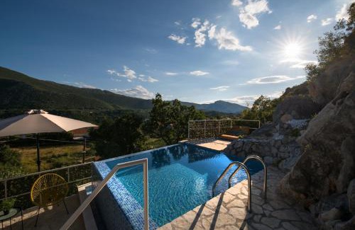 Omis Casa | Stone House Marin