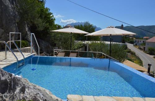 Omis Casa | Stone House Marin