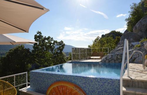 Omis Casa | Stone House Marin