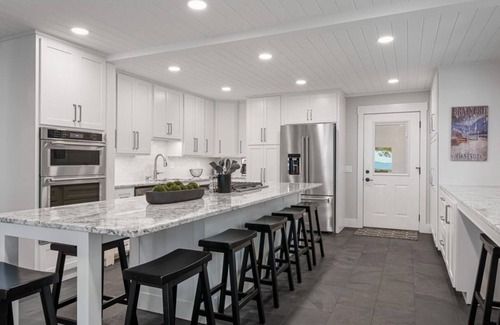 Breezy Point Cabina | Stone House- the perfect multi-family stay