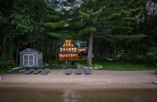Breezy Point Cabina | Stone House- the perfect multi-family stay
