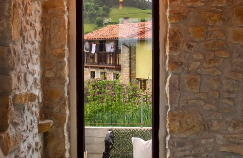 Helgueras Cabaña | CASA DE PIEDRA CON JARDÍN ENTRE EL MAR Y LA MONTAÑA