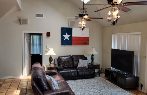 Clifton Cabina | Stone House with patio, hot tub-less than 50 yards to the water.