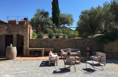 Teverina di Cortona Apartamento | La casa de piedra con piscina y barbacoa, con vista a Perugia y a Asís, cerca de los senderos