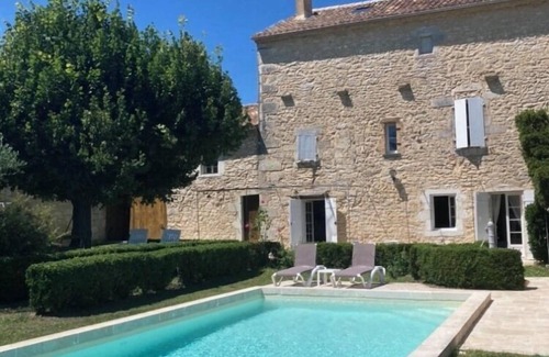 Bouniagues Cabaña | Casa de piedra con piscina y jardín, hasta 6 personas, 3 dormitorios.