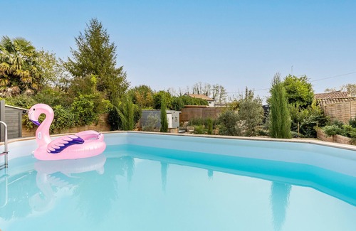 Vertheuil Villa | Casa de piedra con piscina