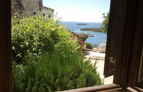 Vrsar Casa | Casa de piedra con vista al mar.