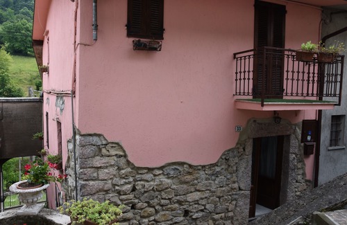 Adrara San Rocco Casa | Casa de piedra "nido de roca" en las colinas, cerca del lago Iseo por 4 prs.