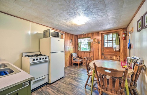 Stone Lake Cabina | Stone Lake Cabin: Grill & Access to Fishing!