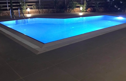 Roussospiti Villa | Villa de lujo del león de piedra