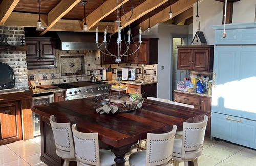 Finesville Casa | Stone Manor Estate offers full house or for a party of2 we can offer Paris Suite