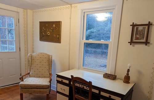 Hillsboro Casa | Stone Pond Farm sleeps 9, peaceful, family friendly, quaint country farmhouse.