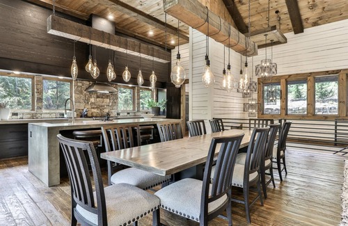 Cashes Valley Cabina | Stone Pool Lodge | Blue Ridge, GA