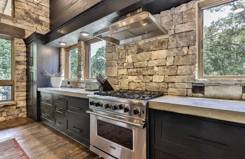 Cashes Valley Cabina | Stone Pool Lodge | Blue Ridge, GA