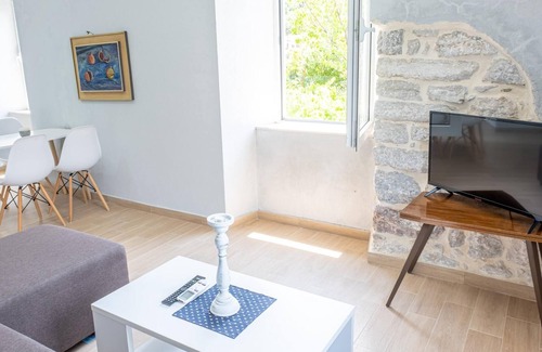Lepetane Apartamento | Stone Studio Flat 1 min to Beach in Tivat
