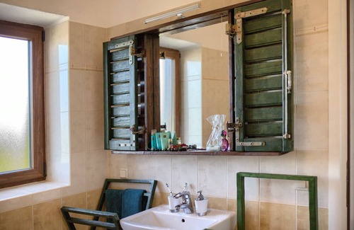 Cabrunici Casa | Chalet de piedra con piscina privada, futbolín, WiFi