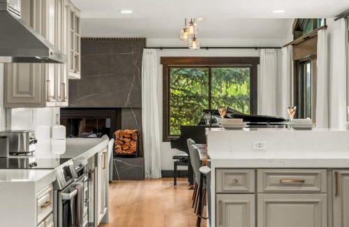 Eagle-Vail Casa | Stonecreek Summit 6BR LUXE Retreat with Hot Tub