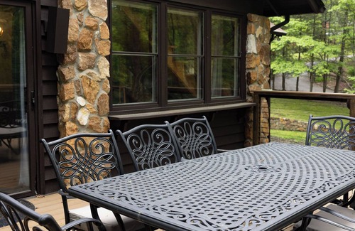 Hendersonville Casa | Stonegate Mountain Retreat Sleeps 12 4BR/4BA 3+ acres of peace and quiet!