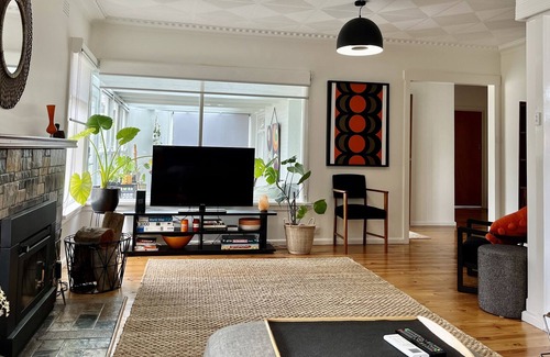 Golden Point Casa | StoneHaus Ballarat.. Mid century gem in great location. WiFi Free and fast