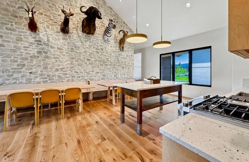 McCall Apartamento | Luxury Meets McCall Adventure on the Payette River