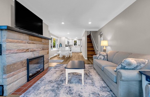 Port Austin Apartamento | StoneHaven on Lake Street — Port Austin