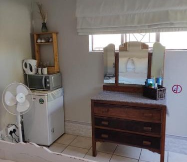 Oudtshoorn Apartamento | Stonehenge Cottage