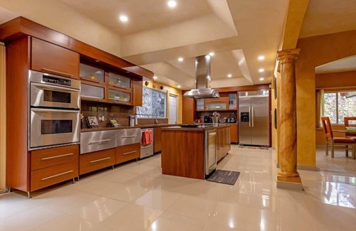 IronShore Estates Apartamento | Stonehenge