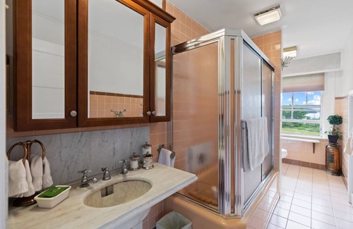Phippsburg Cama Y Desayuno | Stonehouse Manor -Popham Beach B&B - Pond Island Room