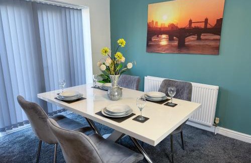 Middlesbrough Casa | Stoneleigh Retreat 4BR Entire Home