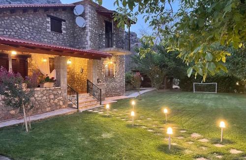 Kalavrita Chalet De Esquí | StoneNest Kalavryta -Luxury Stone Villa