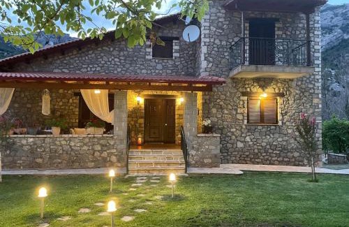 Kalavrita Chalet De Esquí | StoneNest Kalavryta -Luxury Stone Villa