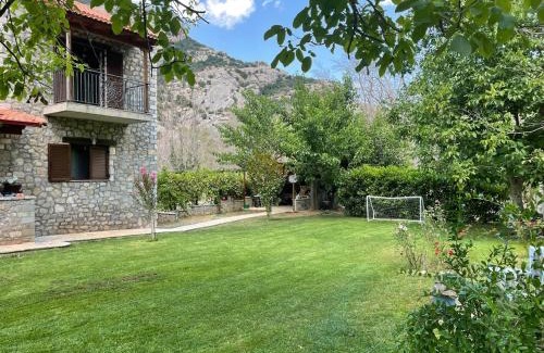 Kalavrita Chalet De Esquí | StoneNest Kalavryta -Luxury Stone Villa