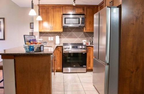 Calgary Casa | Stoneridge Resort - Mountain View - Pool & Hot Tub