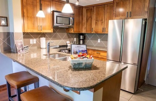 Calgary Casa | Stoneridge Resort - Mountain View - Pool & Hot Tub